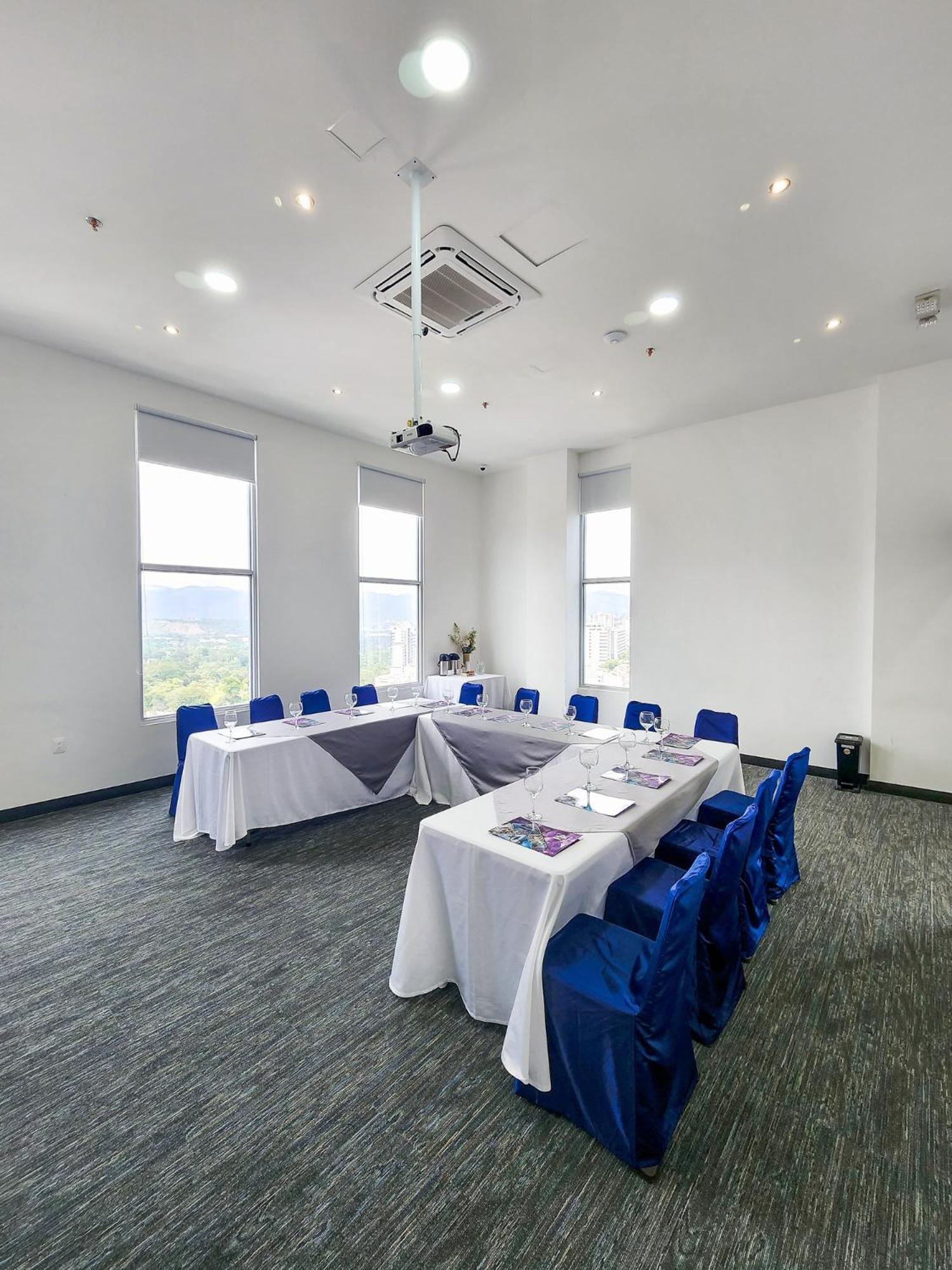 Hotel Roseliere Bucaramanga 4*